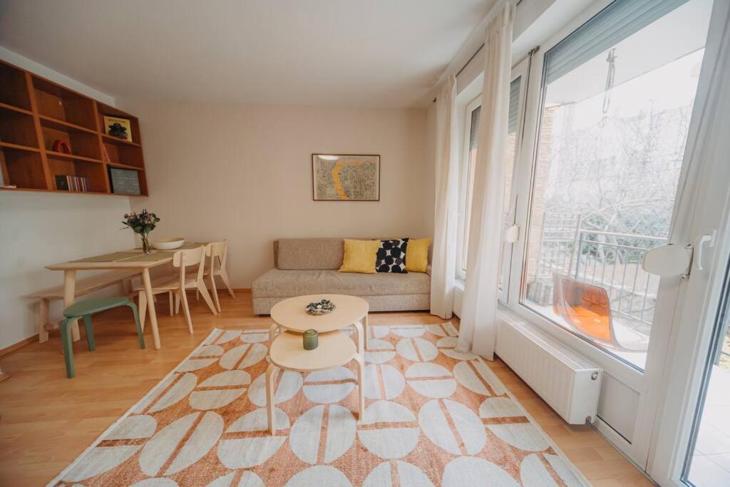 Orangehomes One Bedroom Art Apartment Budapest Bagian luar foto